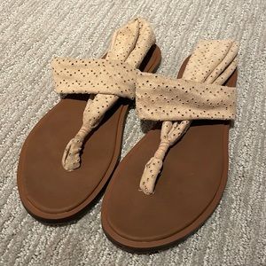 Size 10 Tan Sanuk Sandals